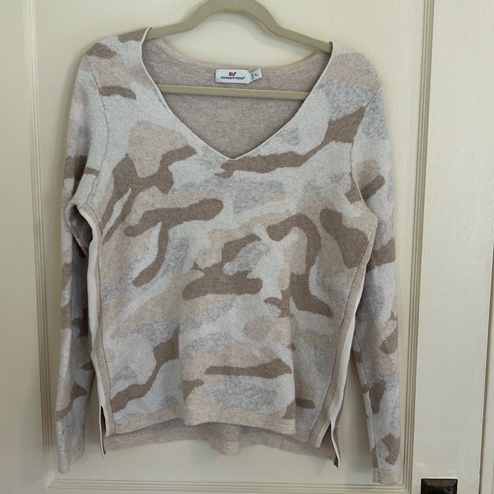 Women’s Vinyard Vines XL. Wool and Cashmere blend. Tan, cream, taupe camouflage.
